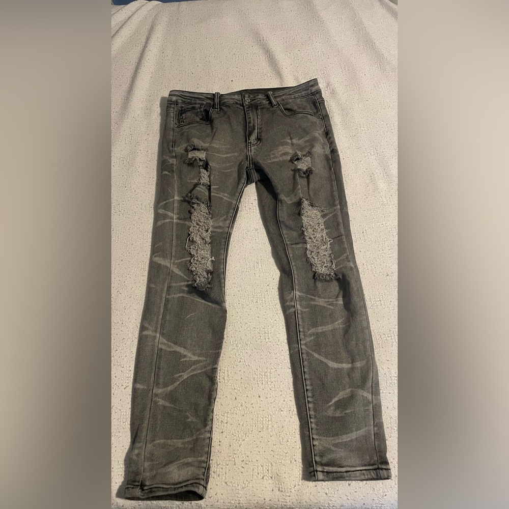 Men’s Size Medium  ripped Jeans
